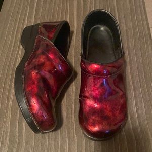 Size 40 womens Danskos clogs